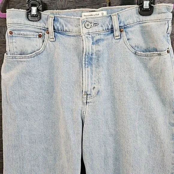 Abercrombie & Fitch The 90's High Rise Light Wash Jeans Size 29 (Size 8) - Picture 4 of 15